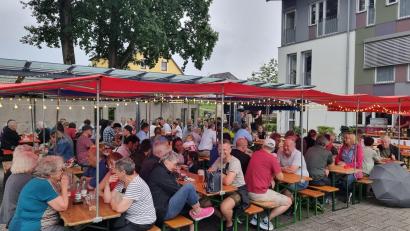 Bild: exb/Jens Simon
Die Besucher des Zoiglabend der SPD feierten auf der Piazza.