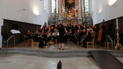 Bild: Helmut Lamche/exb
In St. Michael gab es nun ein Max-Reger-Jubiläumskonzert mit Orchester, Solisten und der Kantorei Weiden zu hören.