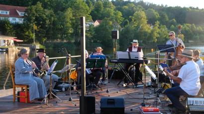 Archivbild: do
Die Stodbergsait'n laden am Freitag, 18. August, zu einer Serenade ins Rußweiher-Freibad ein.