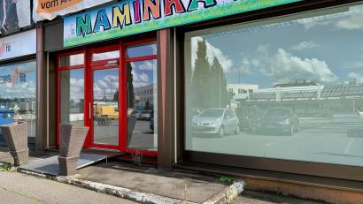 Bild: Gabi Schönberger
Nach 39 Jahren sind die Schaufenster des Kinderbekleidungsgeschäfts Maminka jetzt leer.