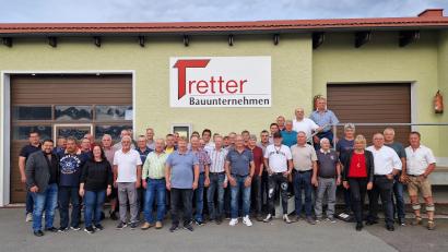 Bild: Jürgen Braunreuther/exb
Bei seinem Firmenjubiläum ehrte das Tiefbauunternehmen Tretter 37 Mitarbeiter für ihre Treue.