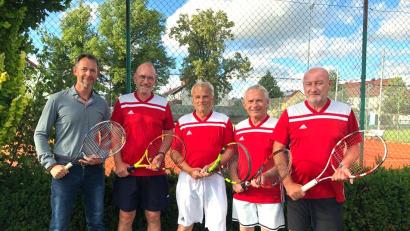 Bild: TC Tirschenreuth
´Die Tennisherren 50 des TC Tirschenreuth wurden Meister in der Nordliga 3. Unser Bild zeigt von links Markus Lange, Jürgen Gleißner, Klaus Hültner, Robert Wameser und Harald Schedl