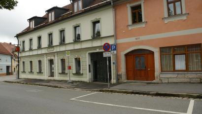 Bild: bey
Das zeitliche Halteverbot am Marktplatz wird nach einstimmiger Entscheidung des Bauausschusses aufgehoben.