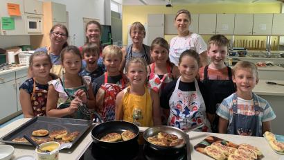 Bild: Simone Vetter/exb
Sie sind mit ihren Kochergebnissen zufrieden.