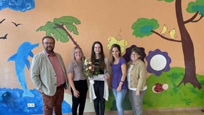 Bild: Verwaltungsgemeinschaft Kemnath/exb
Im Kinderhaus Pusteblume in Kastl wurde Erzieherin Lisa Stadler (Mitte) verabschiedet.