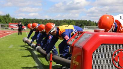 Archivbild: Kreisbrandinspektion des Landkreises Schwandorf
Bei der Feuerwehr muss jeder Griff sitzen. In den Jugendgruppen wird das Fachwissen schon früh vermittelt. Am 3. September geht es in Burglengenfeld um die Deutsche Meisterschaft.