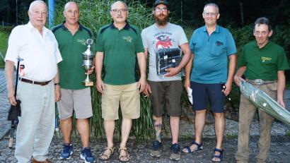 Bild: sm
Der Kreisfischereiverein ehrt beim Gründungsjubiläum erfolgreiche Mitglieder: (von links) Max Bruckner, Josef Wenzl, Hans Grundler, Dominik Keck, Tobias Roderer und Christian Gilch.