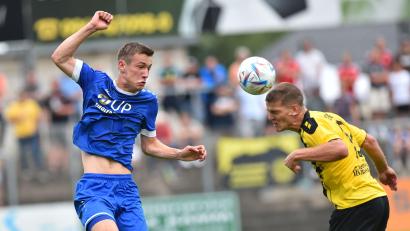 Bild: A. Schwarzmeier
Stefan Pühler (links) und seine SpVgg-SV-Teamkollegen lieferten am vergangenen Dienstag der SpVgg Bayreuth eine tolle Pokal-Partie. In der nächsten Saison werden sie nicht im BFV-Pokal dabei sein.