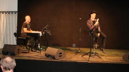 Archivbild: sne
Markus Engelstädter (rechts), unterstützt von Bernd Meyer, freuten sich, beim „Dahamsam“-Festival wieder einmal in der "alten Heimat" spielen zu dürfen.