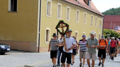 Bild: bjo
51 Wallfahrer pilgern bei heißen Temperaturen von Schmidmühlen zum Habsberg.
