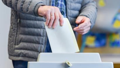 Symbolbild: Uwe Anspach/dpa
Die Stadt Tirschenreuth benötigt für die Organisation der Landtags- und Bezirkswahl am 8. Oktober rund 120 Helfer.