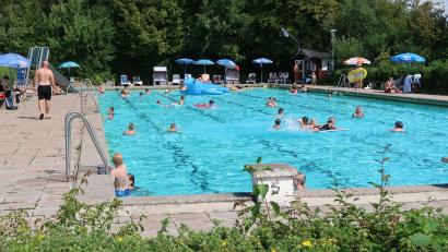 Bild: bsc
Das Friedenfelser Freibad ist nicht nur bei Einheimischen beliebt. An schönen Sommertagen wie am zurückliegenden Wochenende besuchen auch viele auswärtige Badegäste die Freizeiteinrichtung.