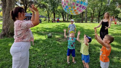 Bild: R. Kreuzer
Den Luftballon zu fangen, ist gar nicht so einfach.
