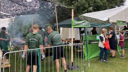 Bild: Musshoff/exb
Ein Renner war der Grillfisch, den sich die Besucher des Fischerfestes in Wernberg-Köblitz schmecken lassen..