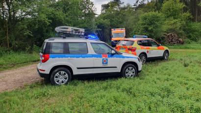 Bild: Margit Güll/exb
Wenn in unwegsamen Gelände ein Unfall passiert, rückt die Bergwacht mit an. Um die Aktiven auf die Einsätze vorzubereiten, bietet die Bergwacht im Landkreis Schwandorf Aus- und Weiterbildungen an.