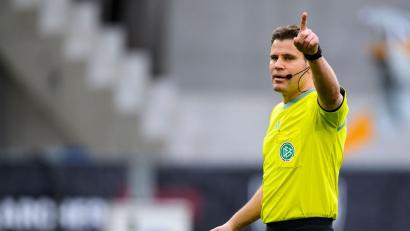 Bild: Tom Weller/dpa/Archivbild
Schiedsrichter Felix Brych ist beim Jubiläum zu Gast.