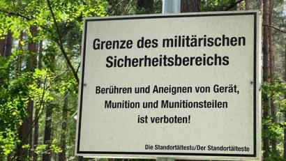 Bild: Heike Unger
Ein Schild markiert die Grenze des Standortübungsplatzes der Bundeswehr in Freihöls.