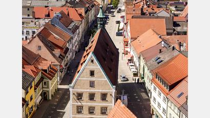 Bild: Klaus Riede/exb
Nach 180 Stufen treppauf im Kirchturm wartet dieser Blick auf Auerbach.