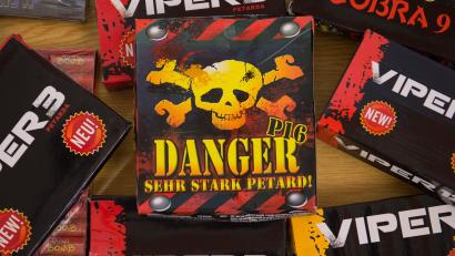 Symbolbild: Sebastian Kahnert/dpa
Illegale Pyrotechnik aus Tschechien und Polen.