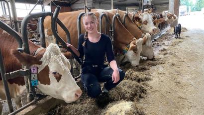 Bild: cv
Marina Dietl (19) hat sich für den Beruf der Landwirtin entschieden. Nach der Ausbildung wird die Meisterprüfung das nächste Ziel sein.