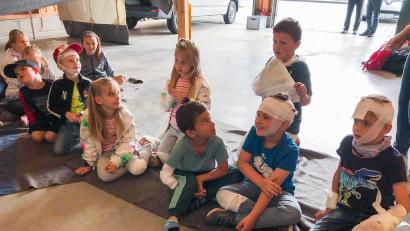 Bild: mma
Die Kinder wissen jetzt, wie man richtig bandagiert.