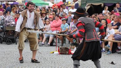 Bild: kro
Mittelalterliche Kämpfe wurden dem Publikum am Samstagnachmittag bei den Wallenstein-Festspielen in Eger (Cheb) präsentiert.