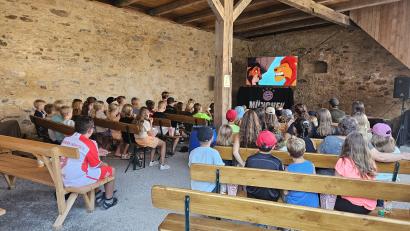 Bild: FC Bayern Fanclub-Konnersreuth/exb
Die Kino-Vorstellung fand unter dem historischen Gewölbe in der Schafferhof-Remise statt.