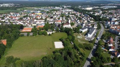 Archivbild: Gustl Beer
Das Turnerbund-Gelände ist 3,5 Hektar groß. Auch sechs Jahre nach dem Kauf durch die Stadt Weiden ist von den geplanten Wohnungen nichts zu sehen.
