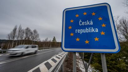 Symbolbild: Armin Weigel
Neu ist, dass sich in Tschechien die maximale Geldbuße verdoppeln kann, wenn zudem ein Unfall verursacht wird.