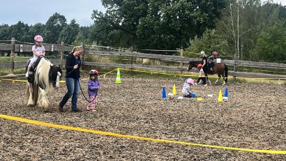 Bild: Stephan Wölfl/exb
Viel zu erleben gab es bei zwei Ferienprogramm-Terminen auf der Maryland-Ranch in Hundsbach.