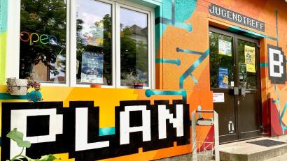 Archivbild: Gabi Schönberger
Abseits des Alltags im Jugendtreff "Plan B" in Weiden startet ab dem 15. September das Projekt "Out Of The Box" wieder. Dabei sollen sich Jugendliche über theaterpädagogische Übungen mit sich selbst auseinandersetzen.