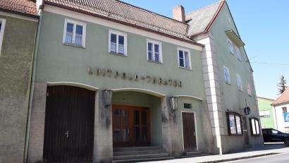 Bild: szl
Baubeginn für die Sanierung des Luitpold-Theaters ist 2024. Bis 2026 soll aus dem ehemaligen Kino eine multifunktionelle Veranstaltungsstätte werden.