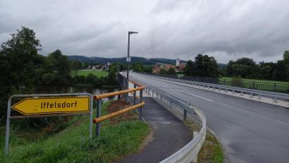 Bild: bl
Die Brücke nach Iffelsdorf ist nach der Sanierung wieder frei.