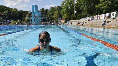Bild: Petra Hartl
Endlich mal wieder ein sonniger Tag. Birgit genoss ihn am Donnerstagnachmittag im Hockermühlbad.