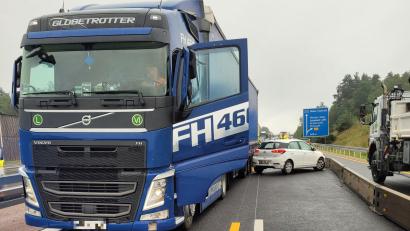 Bild: Verkehrspolizei Weiden 
Ein Unfall mit einem Lkw sorgt am Freitagmorgen für einen stundenlangen Stau auf der A93 bei Weiden.