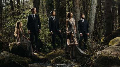 Bild: Alicja Goja/„Matt&amp;Glänzend"
Das Ensemble "Stimmgold" greift das Max-Reger-Thema "Durch den Wald" auf.