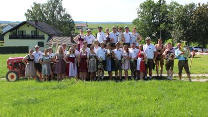 Bild: gri
Die Etsdorfer Kirwapaare haben tolle Tage hinter sich.