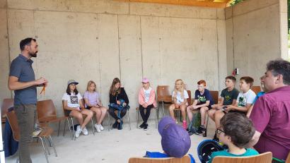 Bild: gi
Bürgermeister Armin Bulenda (links) sowie Kinder- und Jugendbeauftragter Sandro Stefinger nahmen die Wünsche der Kinder entgegen.