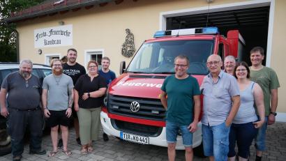 Löschspray, Lätzchen und Müllsäcke als Geschenke beim Neugeborenen-Empfang  – Feuerwehr Waldsassen