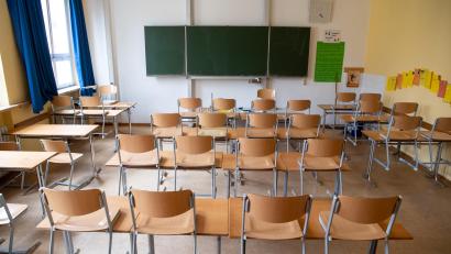 Symbolbild: Sven Hoppe/dpa
Bald kommt wieder Leben in die Klassenzimmer. An der Mittelschule Waldsassen werden zehn Klassen gebildet.
