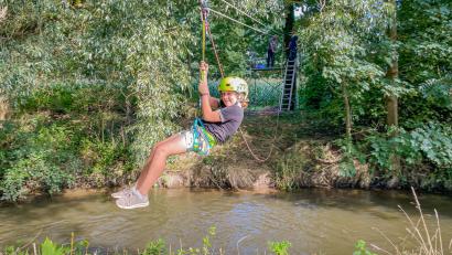 Bild: CSU-Ortsverband Kastl/exb
Mit Schwung ging es an einem Seil hängend über die Haidenaab.