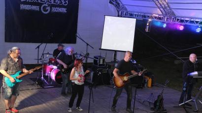 Bild: kro
Volle Power gaben die sechs Musiker der Rockformation „Timeless“ bei ihrem Jubiläumskonzert zum 20-jährigen Bestehen.