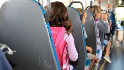 Bild: Peter Gercke/Dpa
Die Abfahrtszeiten der Schulbusse stehen fest. Am 12. September können die Schüler der Grund- und Mittelschule Windischeschenbach wieder zu den gewohnten Zeiten einsteigen.