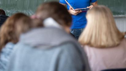 Symbolbild: Marijan Murat/dpa/Symbolbild
An der Mittelschule Mitterteich startet am Dienstag, 12. September, wieder der Unterricht.