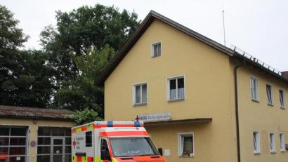 Bild: frd
Die BRK Rettungswache in Oberviechtach am Schießanger wird nicht verlegt. Stattdessen ist ein zusätzlicher Stellplatz in Schönsee beschlossene Sache.