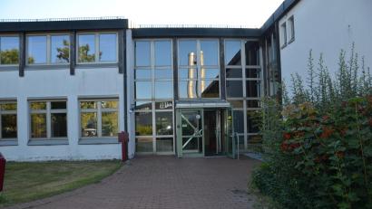 Bild: dob
Die Türen der Pfalzgraf-Friedrich-Mittelschule stehen bereits offen.