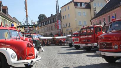 Archivbild: wrt
Am Sonntag, 9. September, sind auf dem Stadtplatz in Windischeschenbach wieder viele Feuerwehr-Oldtimer zu sehen.