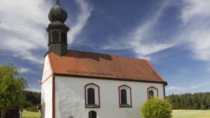 Archivbild: Stefan Gruber/Förderverein Simultankirchen/exb
Die Simultankirche des Jahres 2023, St. Margareta in Frankenhof bei Illschwang, feiert heuer am Tag des offenen Denkmals ihren 700. Geburtstag mit einem großen Fest.
