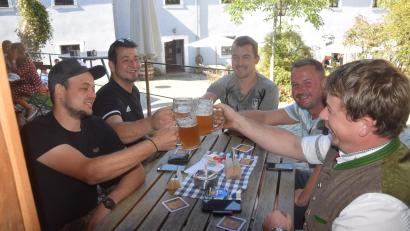 Bild: fz
Die Stimmung am Schafferhof lässt sich schon am Sonntagvormittag ganz gut an.