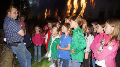 Bild: Höcherl/exb
Das Ferienprogramm des Paschervereins organisiert für die Kinder ein Kartoffelfeuer und eine Gruselwanderung.